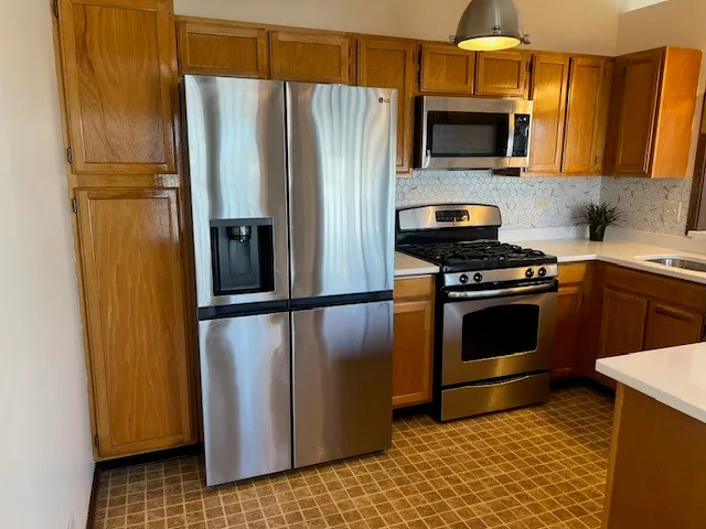 $2,300 | 1796 Vermont Drive, Unit A, Elk Grove Village, IL 60007