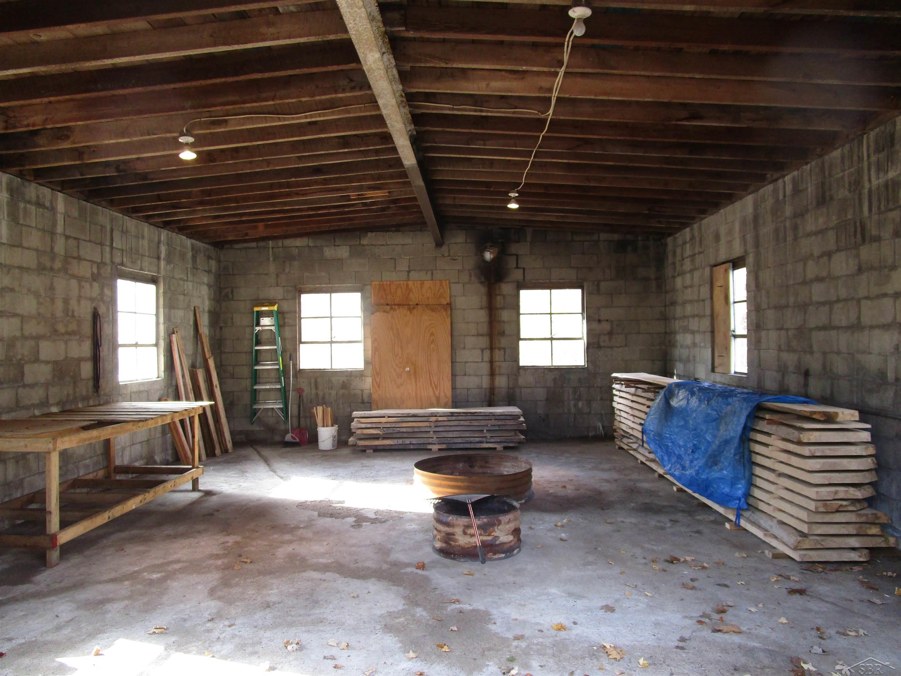 9875 Midland Road Freeland, MI 48623 - Photo 22 of 25 50094252-21.JPG