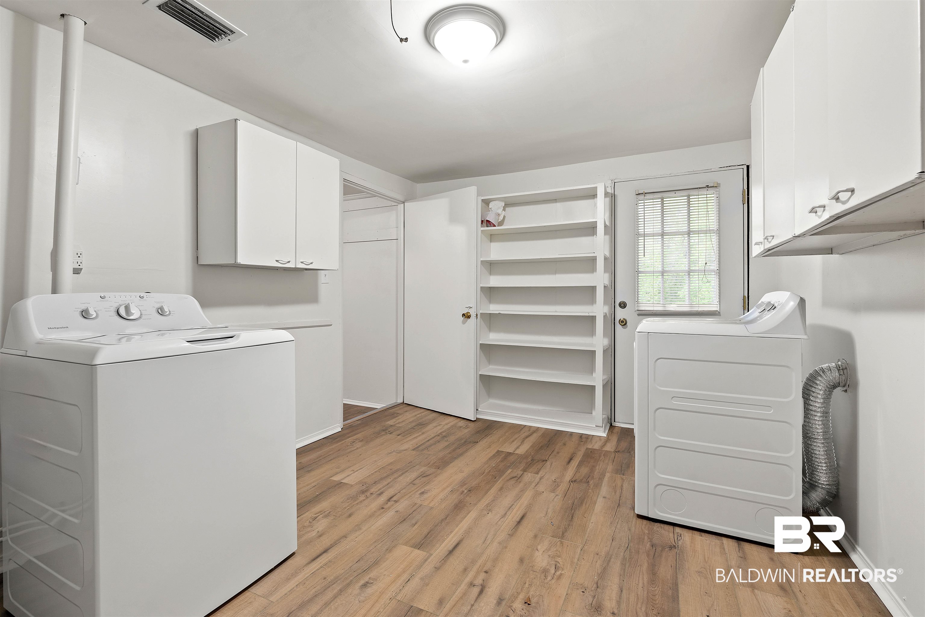 4667 Bit And Spur Road Mobile, AL 36608 - Photo 23 of 27 Laundry Room