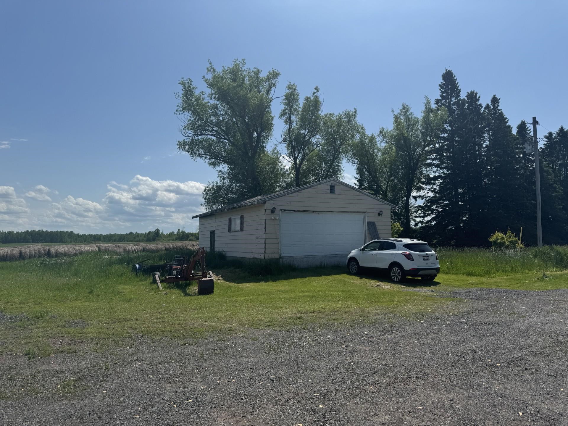 6614 South County Road West Foxboro, WI 54836 - Photo 3 of 15