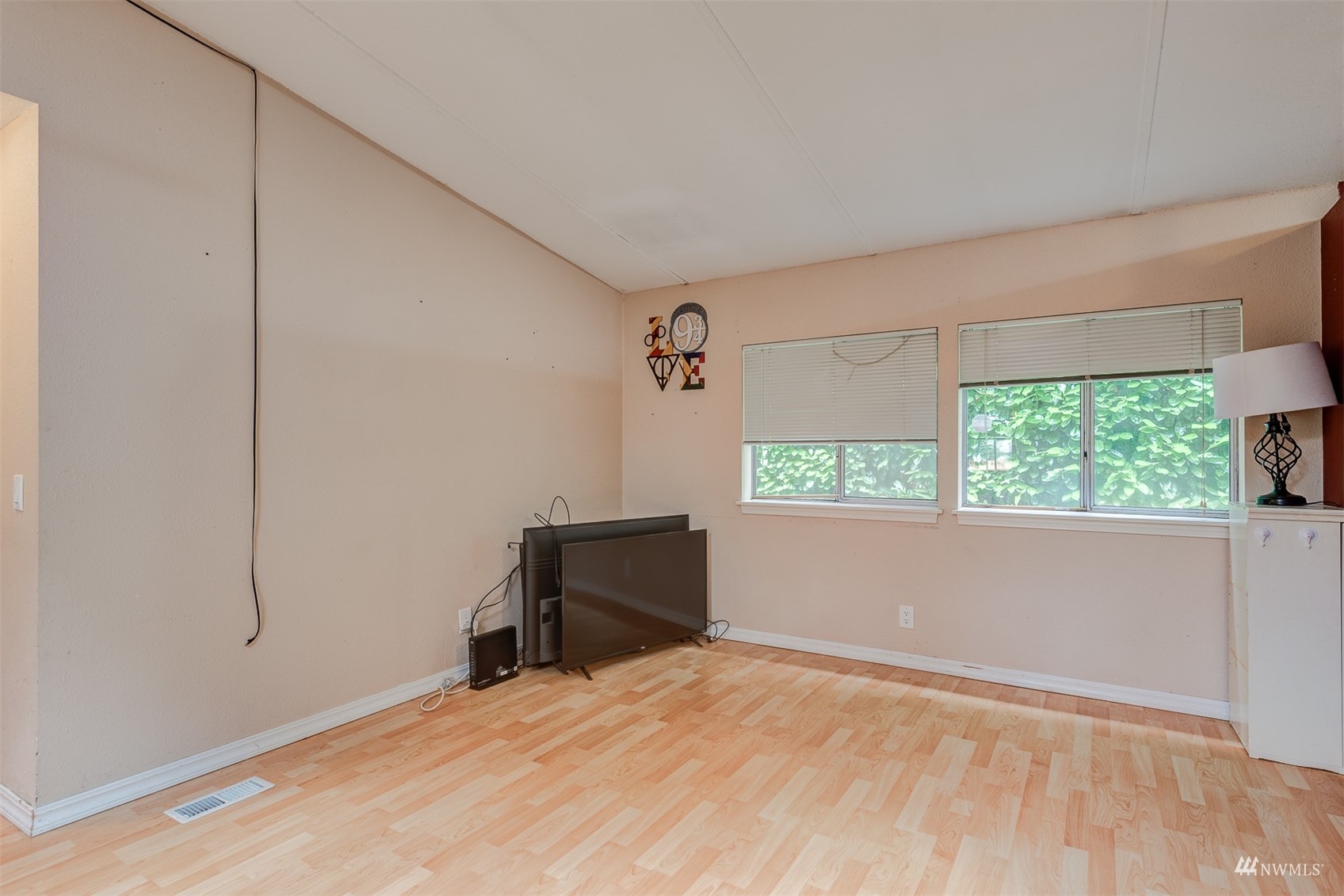 415 Lakeview Road, Unit A12 Lynnwood, WA 98087 - Photo 12 of 26