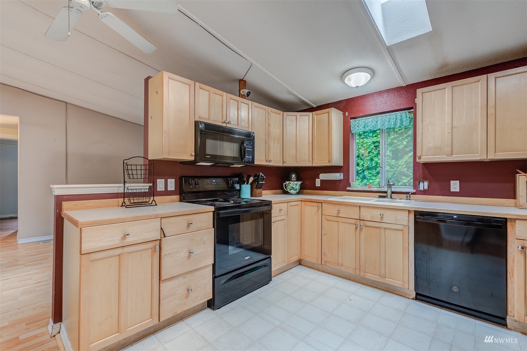 415 Lakeview Road, Unit A12 Lynnwood, WA 98087 - Photo 15 of 26