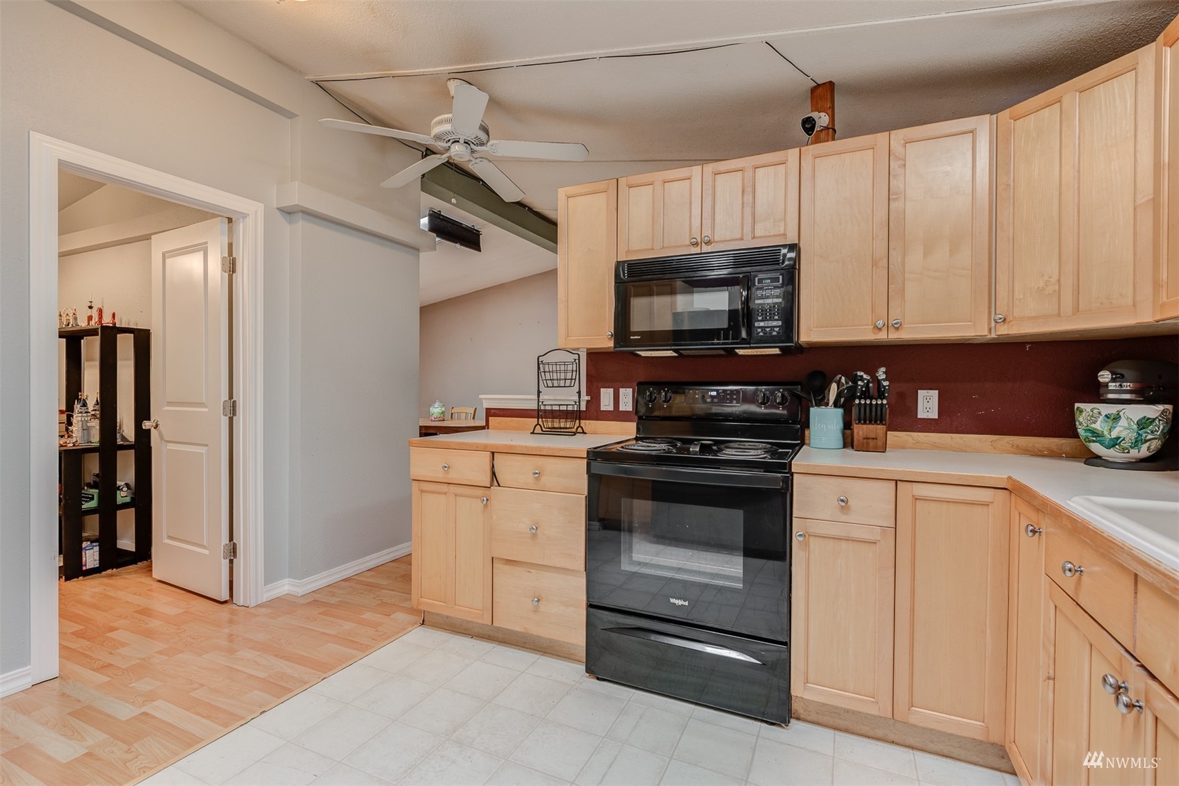 415 Lakeview Road, Unit A12 Lynnwood, WA 98087 - Photo 17 of 26