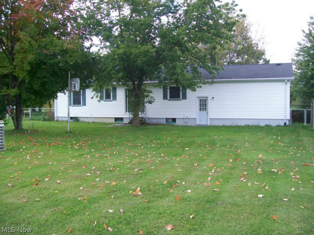 4374 Ridge Road Cortland, OH 44410 - Photo 4 of 11 Gallery Image 4