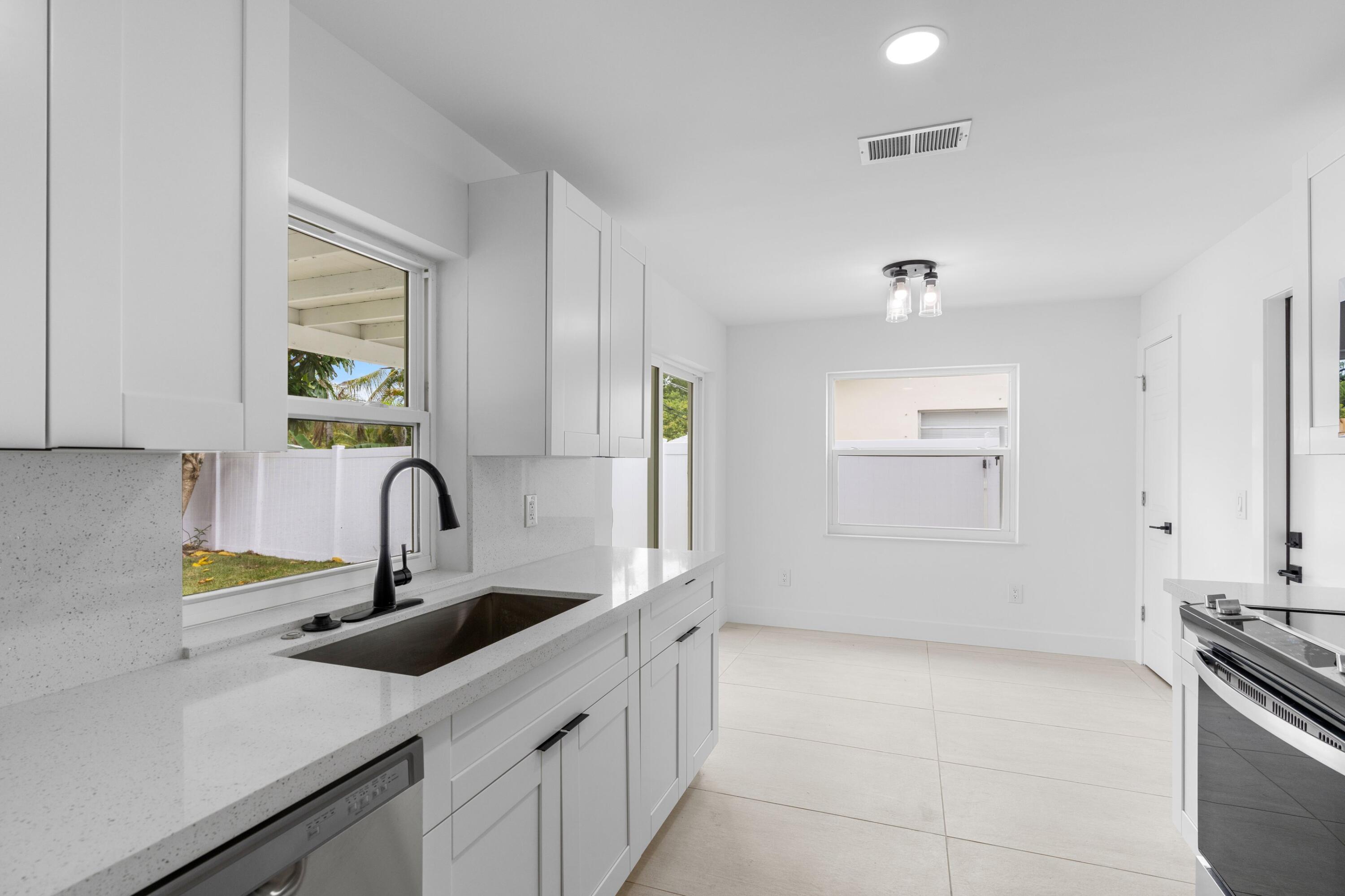 22171 Southwest 62nd Avenue Boca Raton, FL 33428 - Photo 6 of 41 Kitchen
