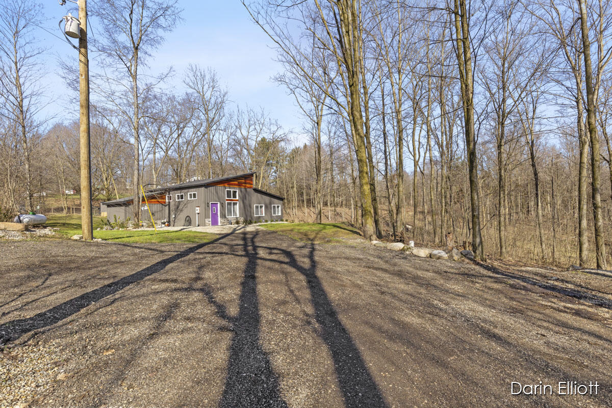4142 Sayles Road Ionia, MI 48846 - Photo 4 of 41 IMG_1003
