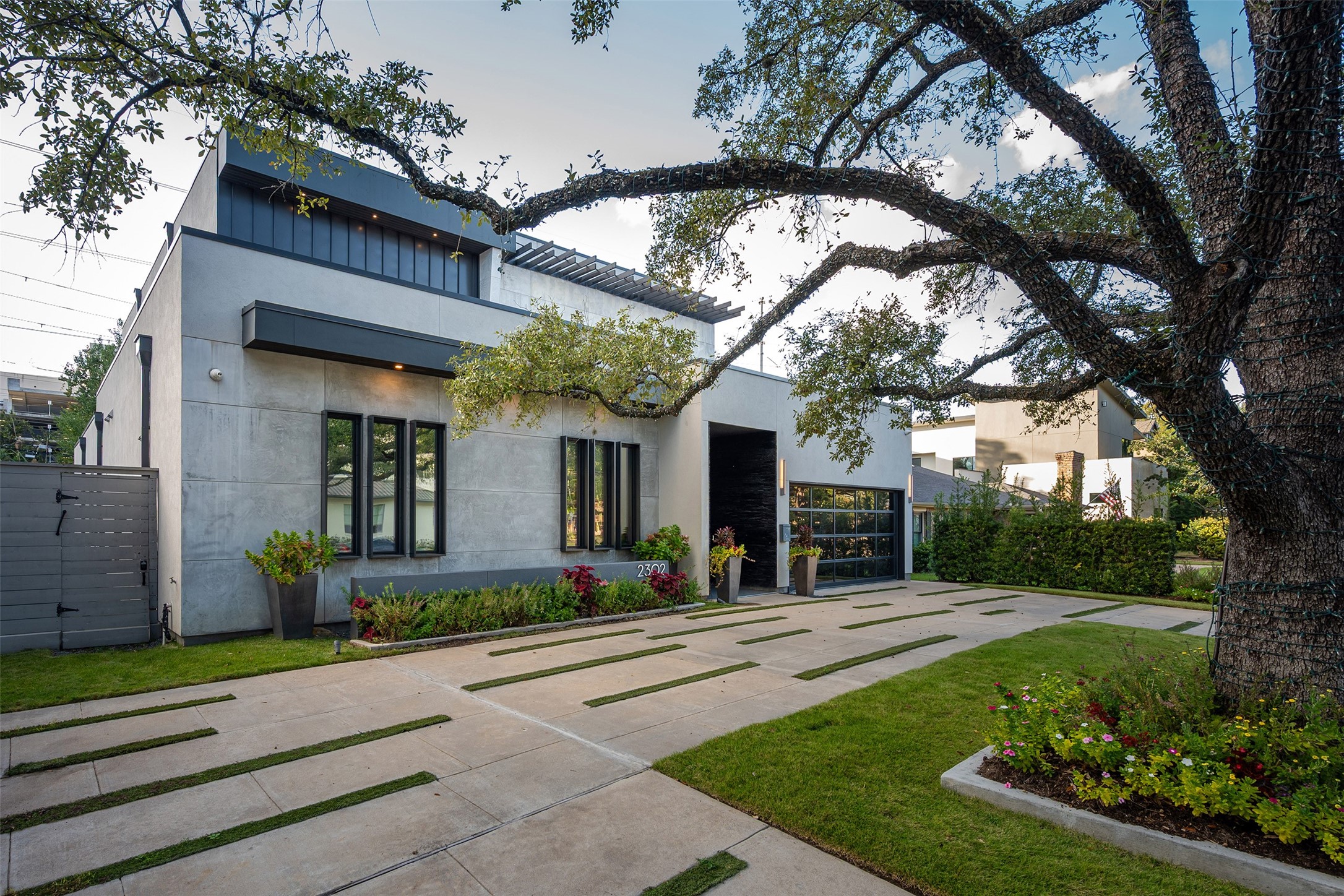 a front view of house with yard
