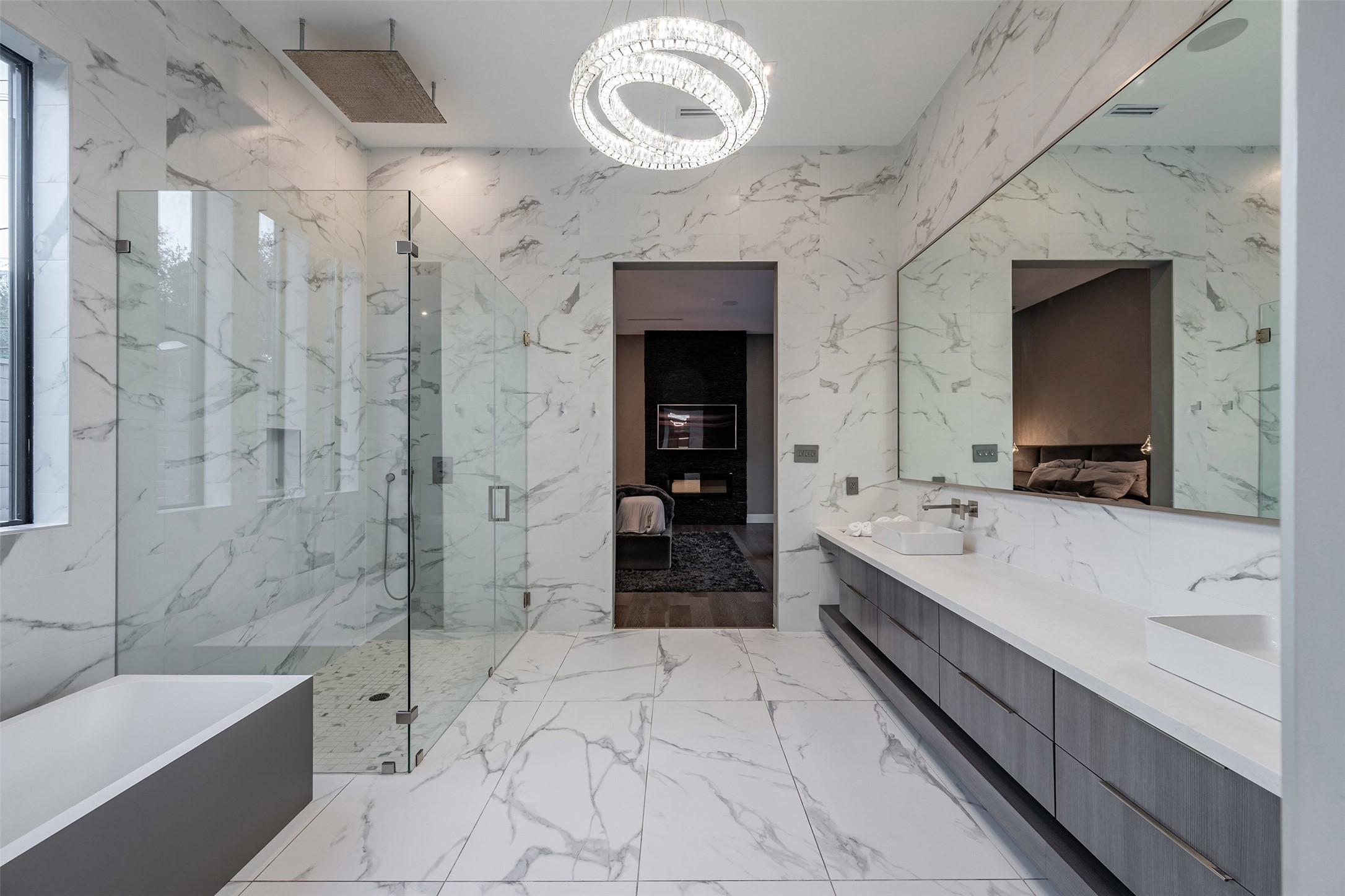 2302 Suffolk Drive Houston, TX 77027 - Photo 24 of 42 a spacious bathroom with a bathtub sink and mirror