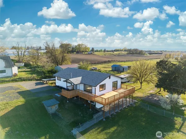 $700,000 | 1934 South College Avenue, College Place, WA 99324