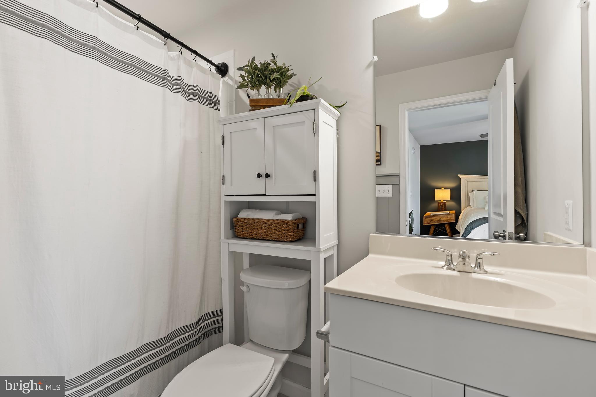 163 Presidents Pointe Avenue Ranson, WV 25438 - Photo 35 of 40 Primary bath