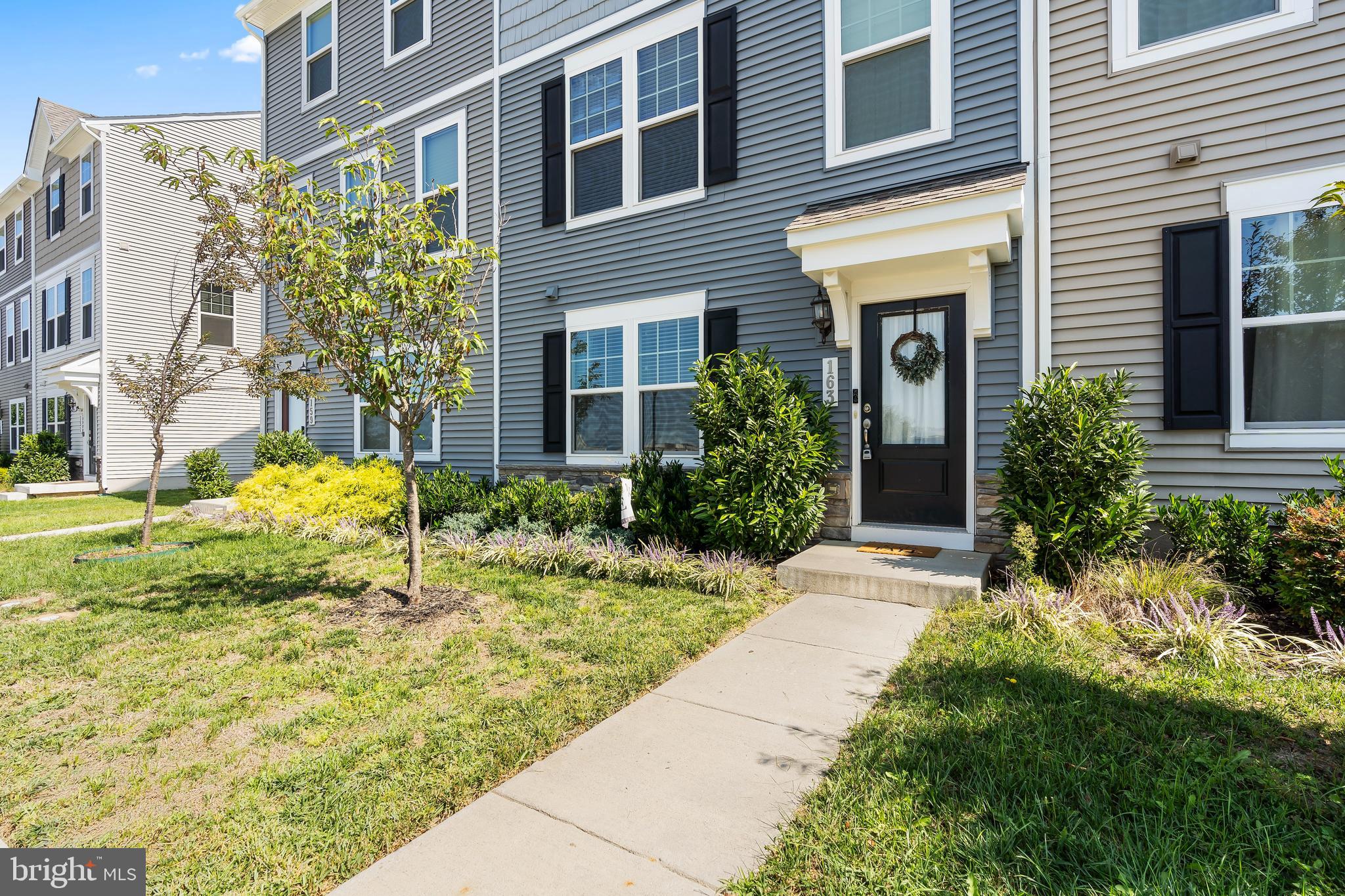 163 Presidents Pointe Avenue Ranson, WV 25438 - Photo 4 of 40 Attractive front entrance