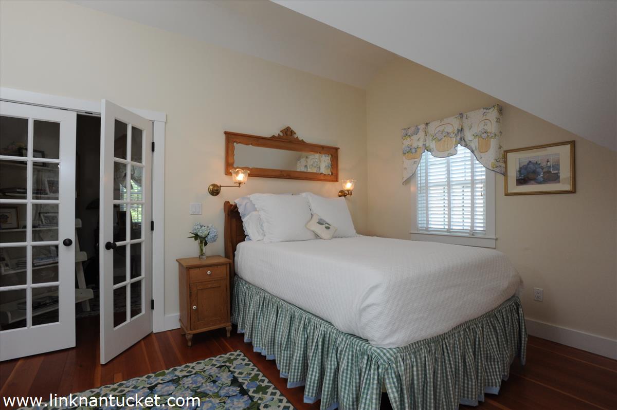 86 Madaket Road Nantucket, MA 02554 - Photo 9 of 21 Master bedroom