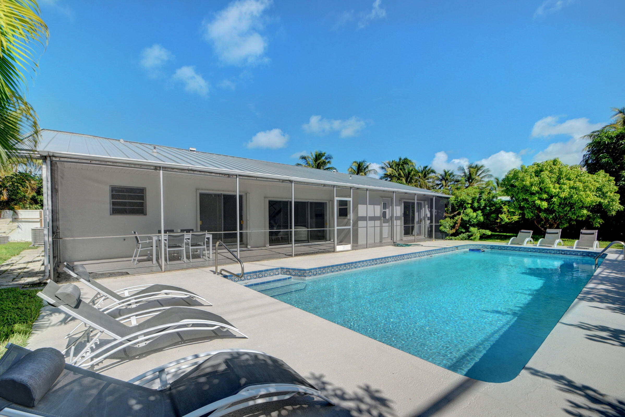1171 Bimini Lane Singer Island, FL 33404 - Photo 4 of 61 39_house (39)