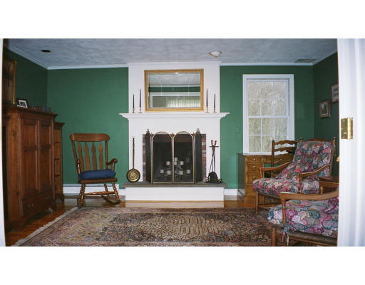 85 Seaver Street Wellesley, MA 02481 - Photo 4 of 13 Gallery Image 4