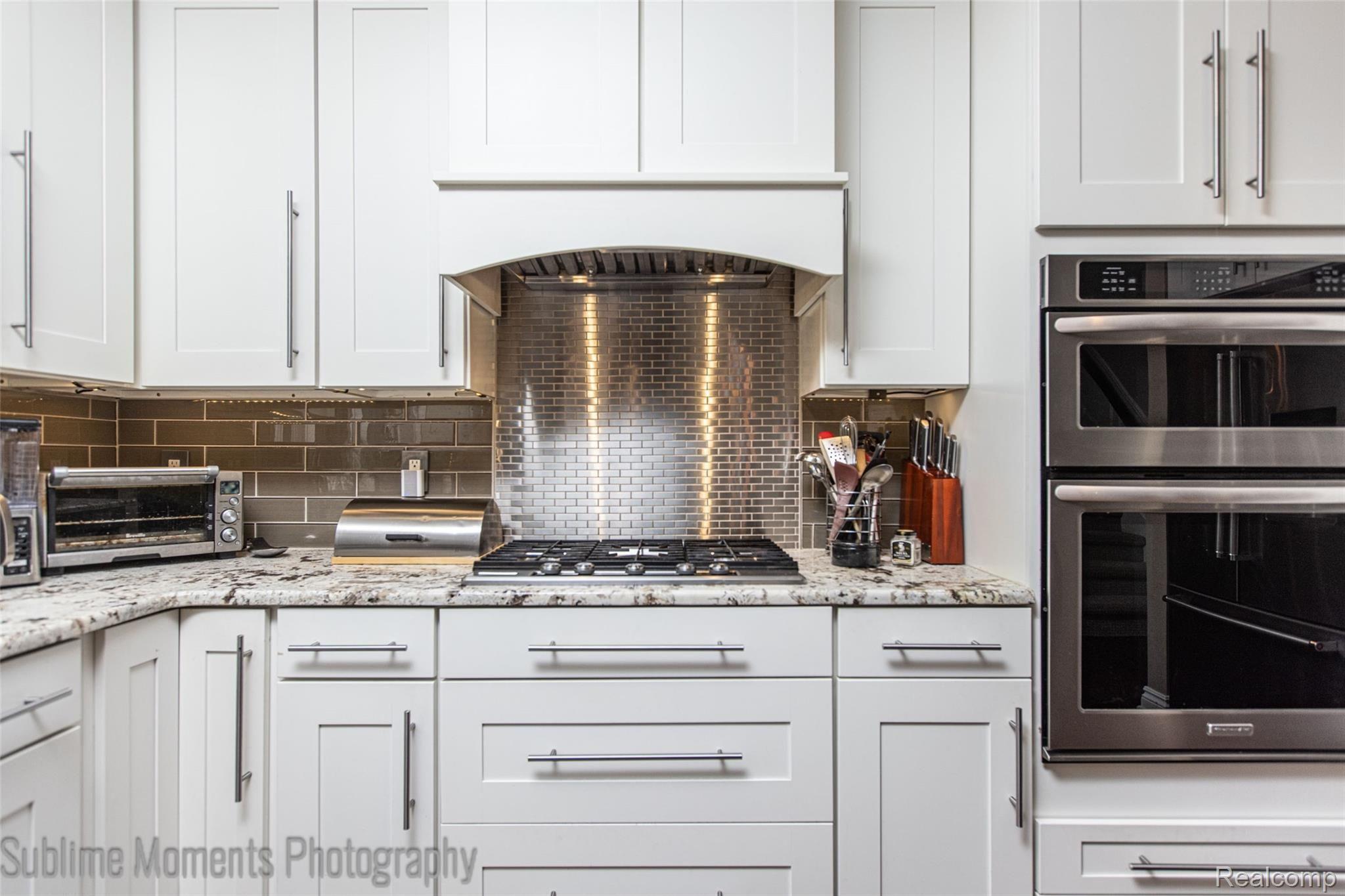 520 Springview Drive Rochester, MI 48307 - Photo 13 of 58 13 - Kitchen.jpg