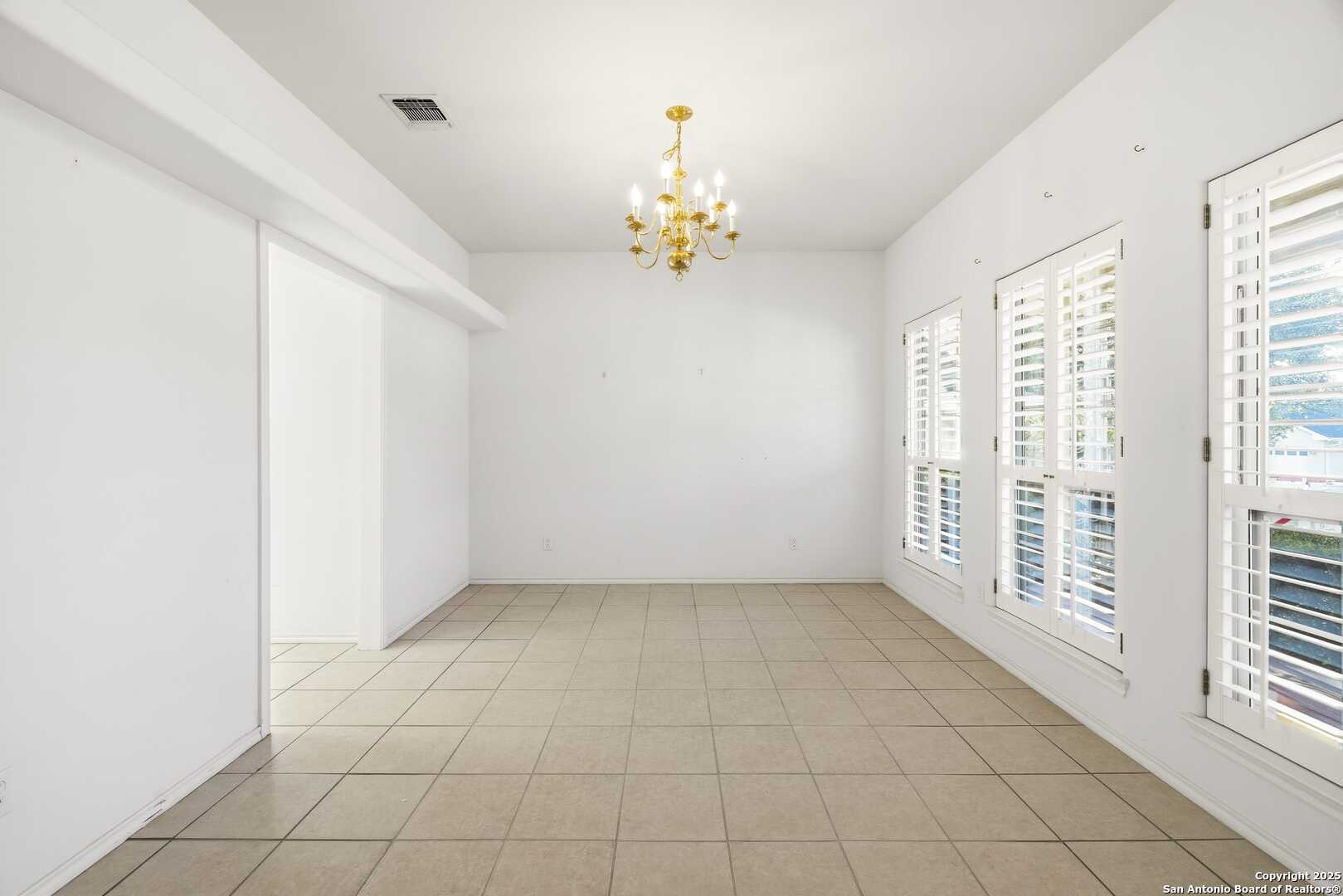 129 Los Cedros Loop Kerrville, TX 78028 - Photo 21 of 26 a view of an empty room with a window
