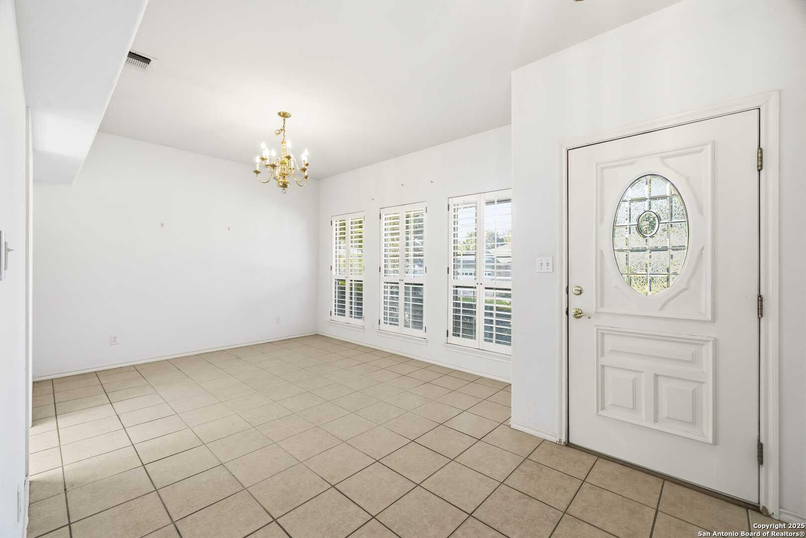129 Los Cedros Loop Kerrville, TX 78028 - Photo 23 of 26 an empty room with windows and fireplace