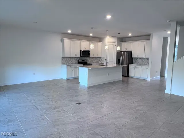 $2,900 | 3700 Passion Vine Drive, Fort Myers, FL 33905