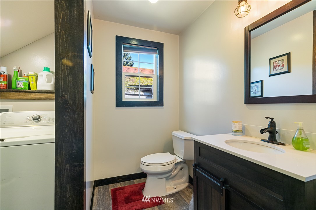 5651 Putnam Road Everson, WA 98247 - Photo 24 of 38 a bathroom with a toilet a sink and a mirror
