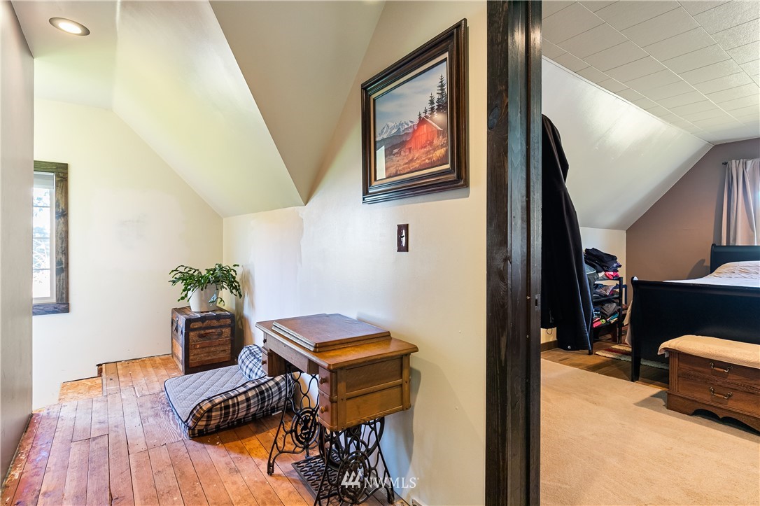 5651 Putnam Road Everson, WA 98247 - Photo 31 of 38 a living room with furniture and wooden floor