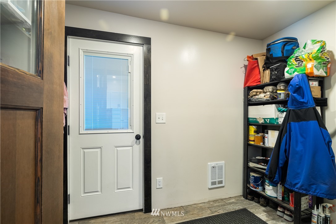 5651 Putnam Road Everson, WA 98247 - Photo 32 of 38 a view of a entryway