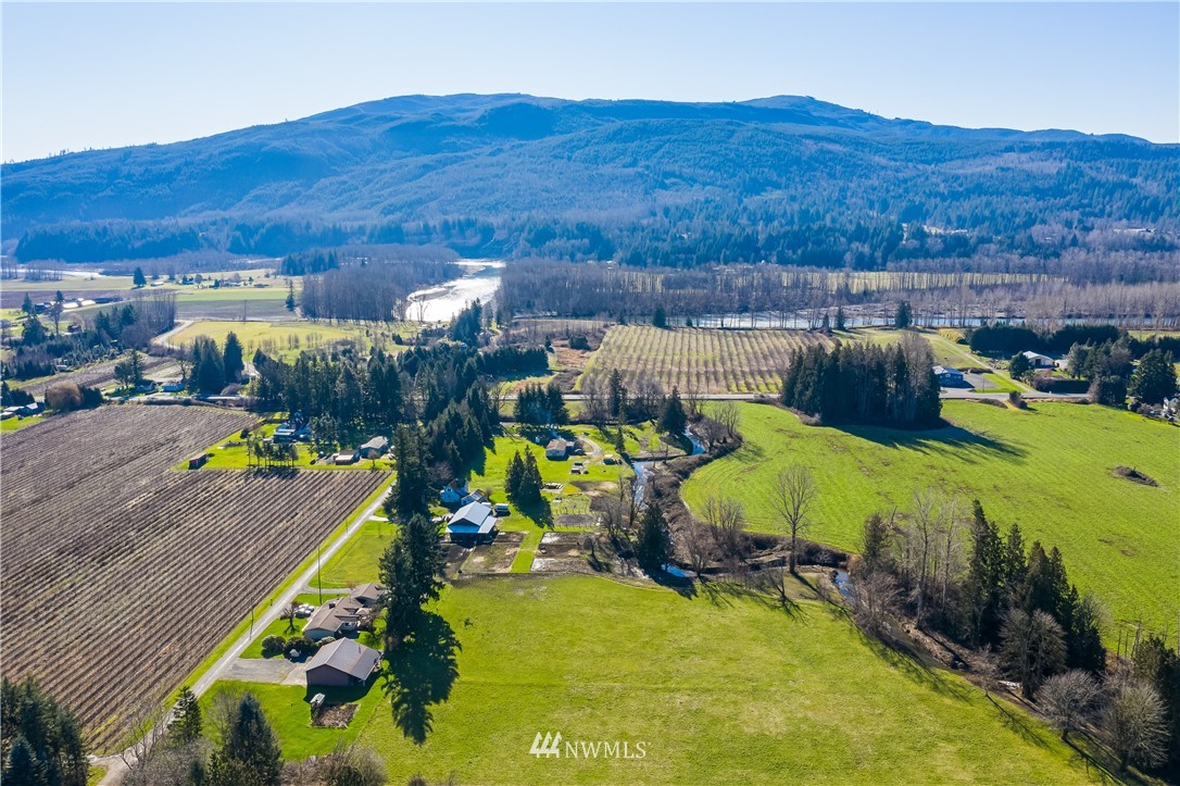 5651 Putnam Road Everson, WA 98247 - Photo 33 of 38 a view of outdoor space and swimming pool
