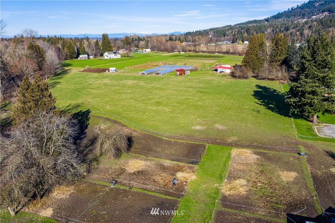 5651 Putnam Road Everson, WA 98247 - Photo 4 of 38 a view of a golf ground with huge green field and covered with houses