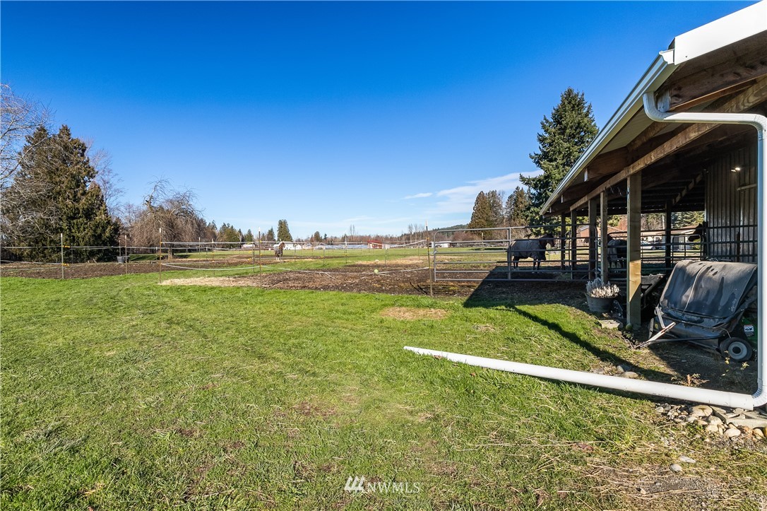 5651 Putnam Road Everson, WA 98247 - Photo 9 of 38 a view of a water fountain and an outdoor space