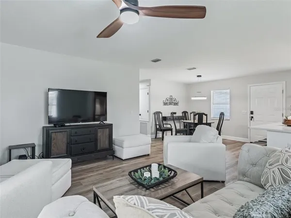 $2,325 | 962 Chula Court, The Villages, FL 32159