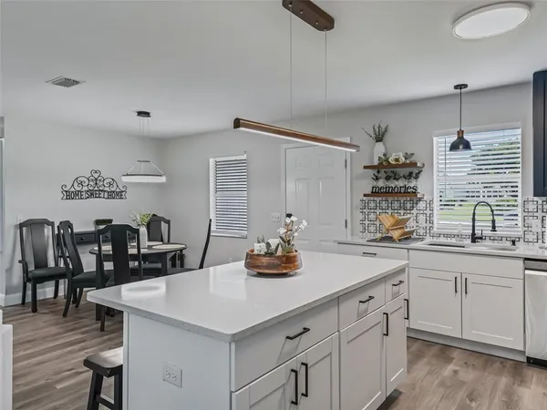 $2,325 | 962 Chula Court, The Villages, FL 32159