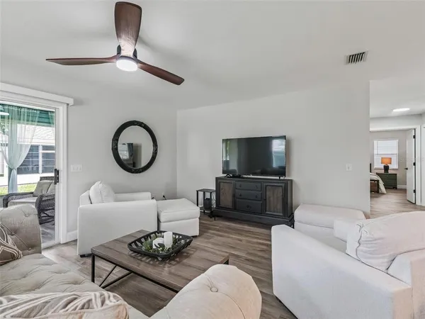 $2,325 | 962 Chula Court, The Villages, FL 32159