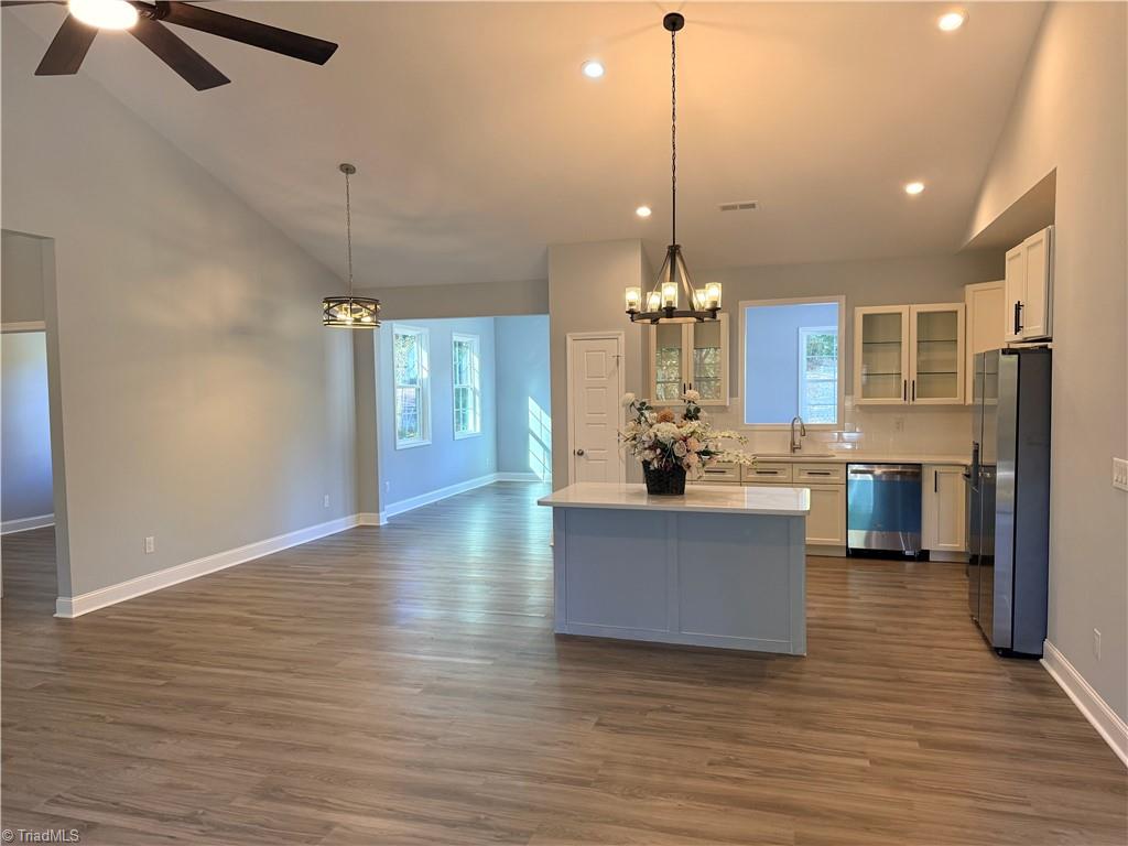 901 Edgemont Road Greensboro, NC 27406 - Photo 4 of 17 Gallery Image 4
