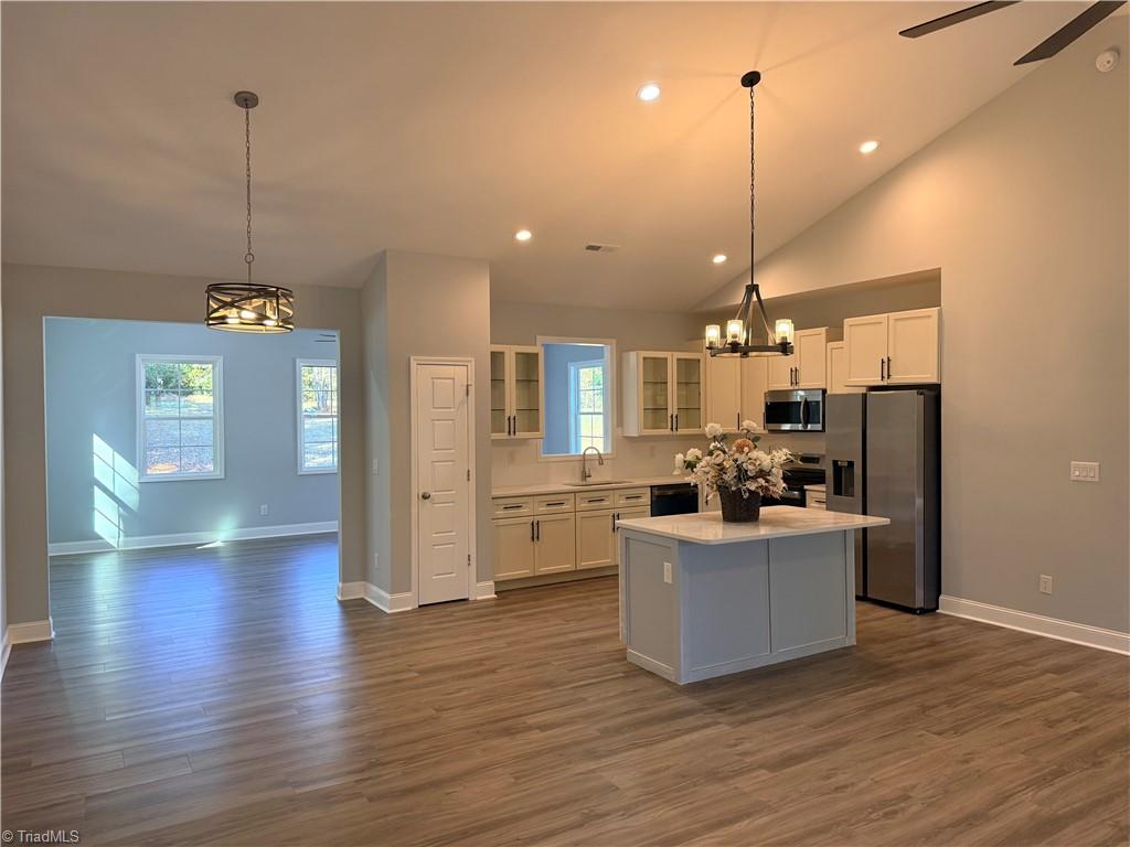 901 Edgemont Road Greensboro, NC 27406 - Photo 5 of 17 Gallery Image 5
