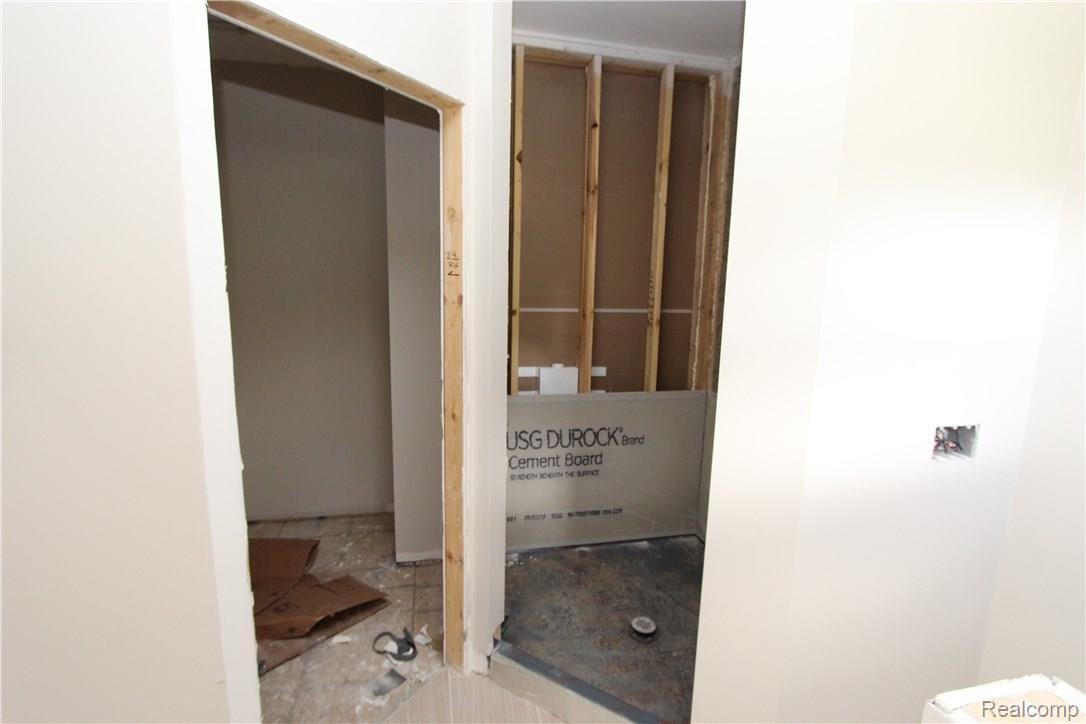 3601 Swarthout Road Pinckney, MI 48169 - Photo 17 of 27 Master Bath Walk In Shower and Closet