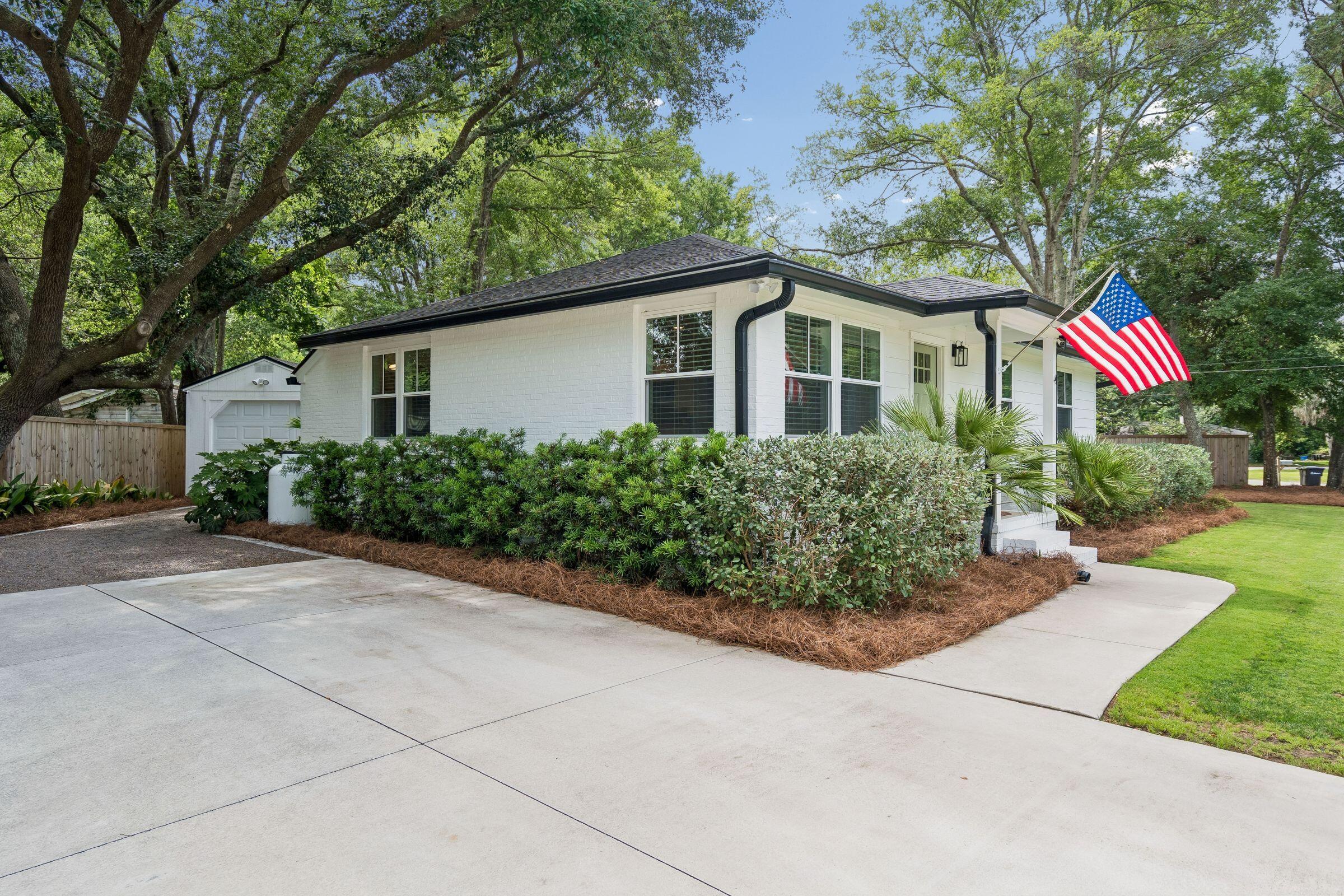 4 Ellen Avenue Mount Pleasant, SC 29464 - Photo 3 of 31 4EllenAve-KeenEyeMarketing-005
