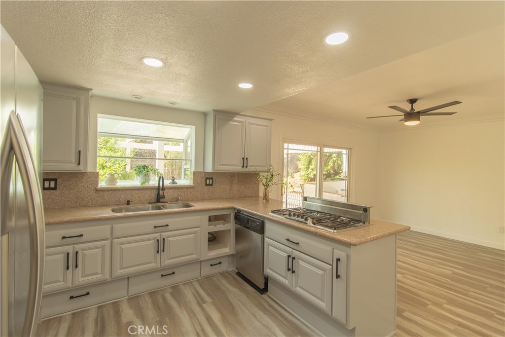 2350 Shadow Hill Drive Riverside, CA 92506 - Photo 10 of 20 Kitchen