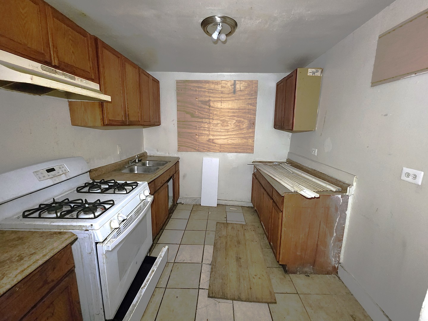 6717 South Rhodes Avenue Chicago, IL 60637 - Photo 5 of 12 Gallery Image 5