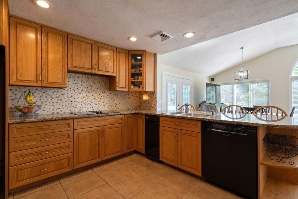 106 Burroughs Road Braintree, MA 02184 - Photo 8 of 40 Gallery Image 8