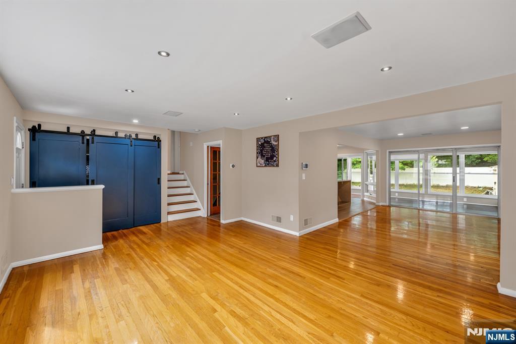 45 Jay Drive Paramus, NJ 07652 - Photo 8 of 41