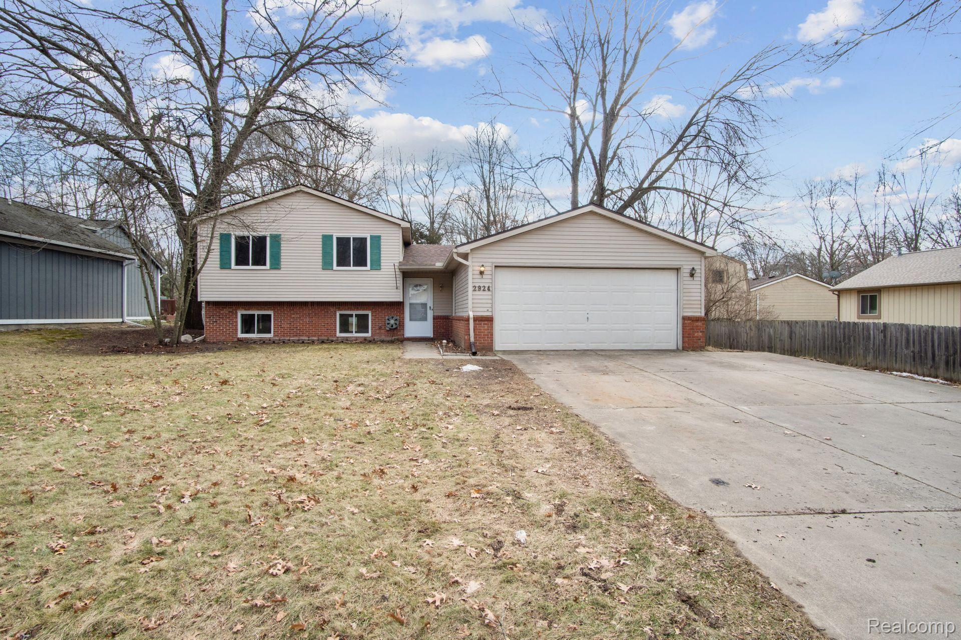 2924 Harding Street Pinckney, MI 48169 - Photo 3 of 29 Gallery Image 3