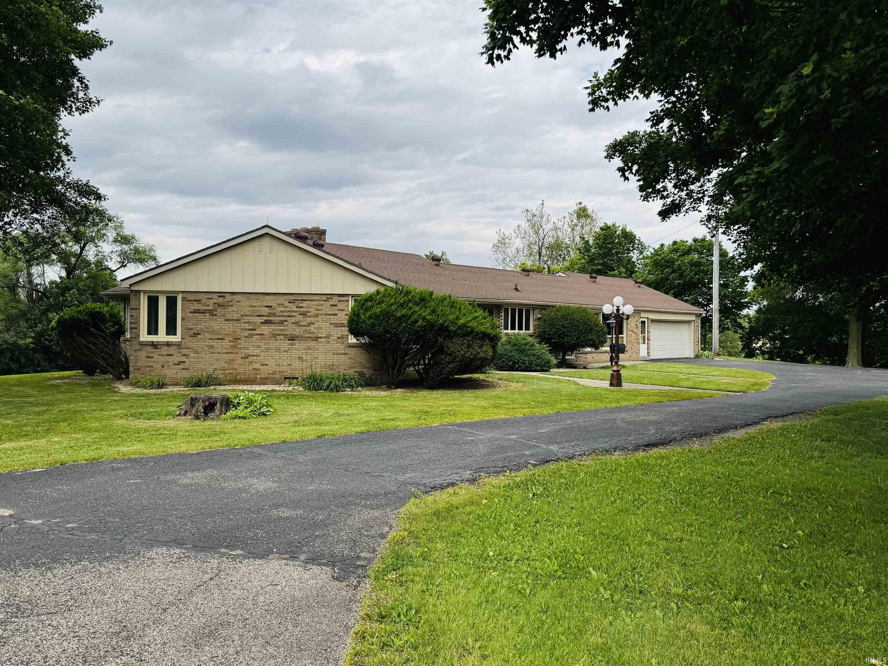 295 West Riverside Drive Peru, IN 46970 - Photo 7 of 34