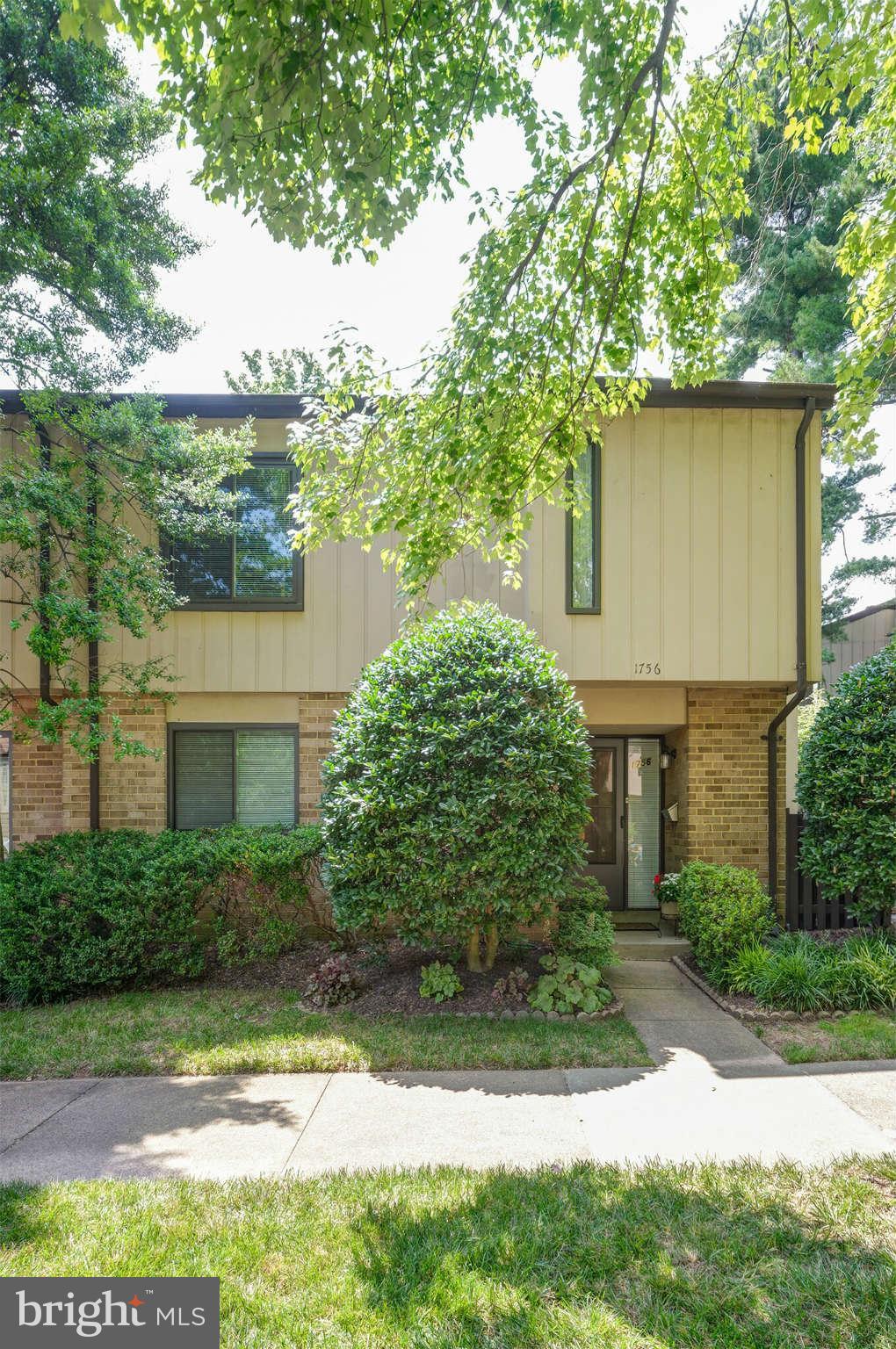 1756 Ivy Oak Square Reston, VA 20190 - Photo 19 of 30 Exterior Front