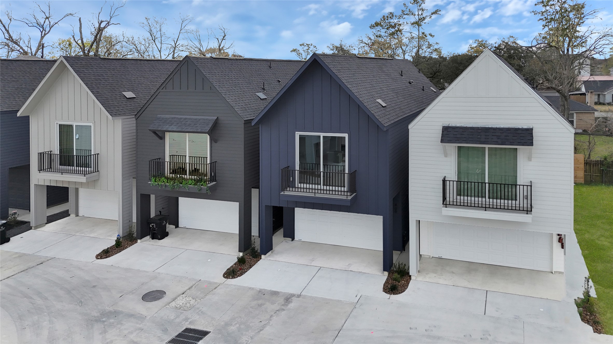 409 Alvia Run Lane Houston, TX 77018 - Photo 2 of 31