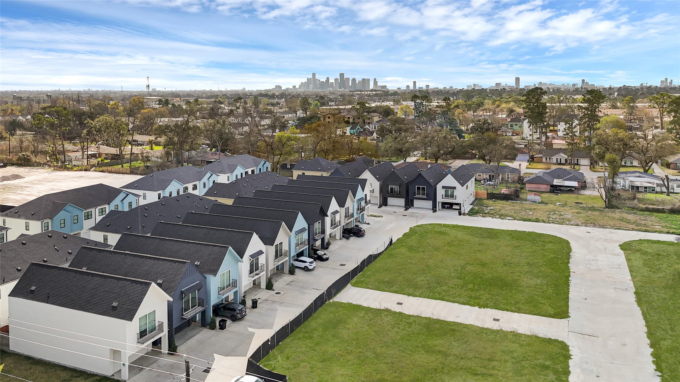 409 Alvia Run Lane Houston, TX 77018 - Photo 3 of 31