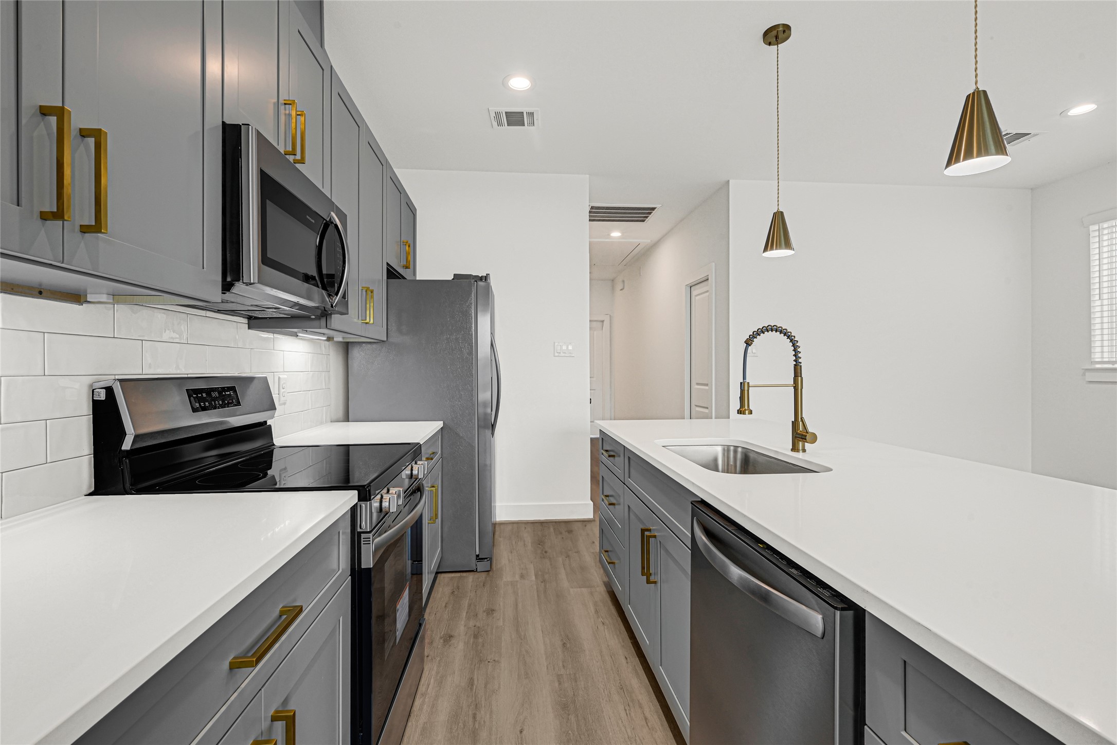 409 Alvia Run Lane Houston, TX 77018 - Photo 7 of 31