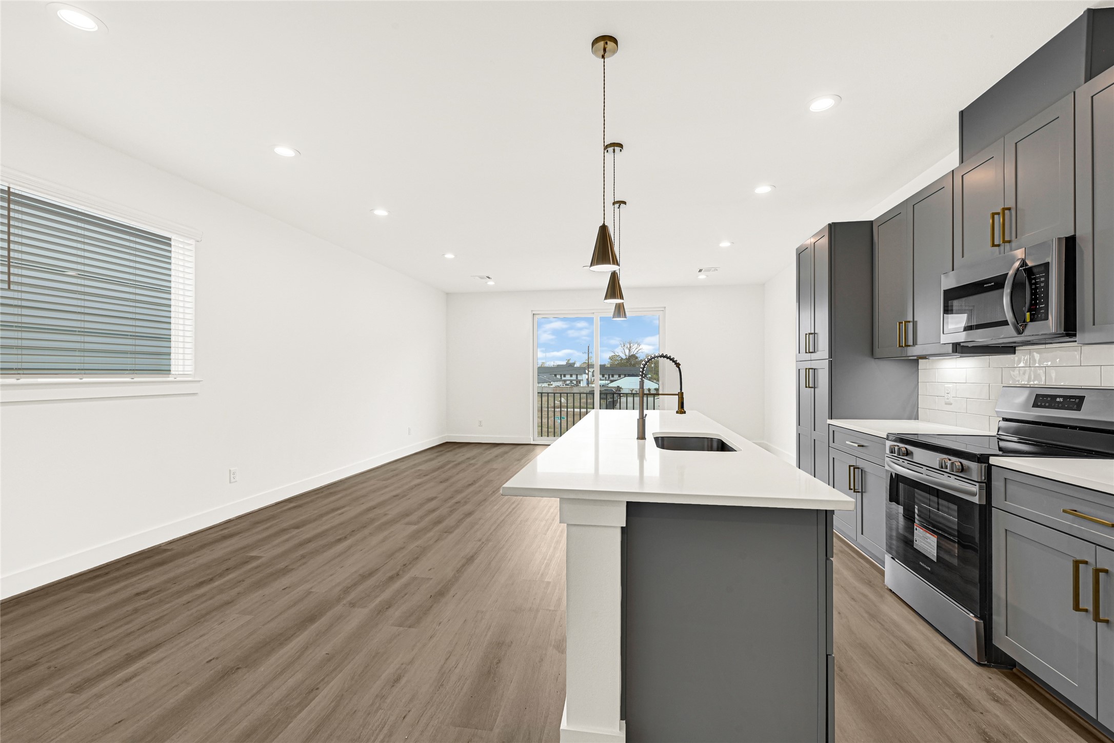 409 Alvia Run Lane Houston, TX 77018 - Photo 8 of 31