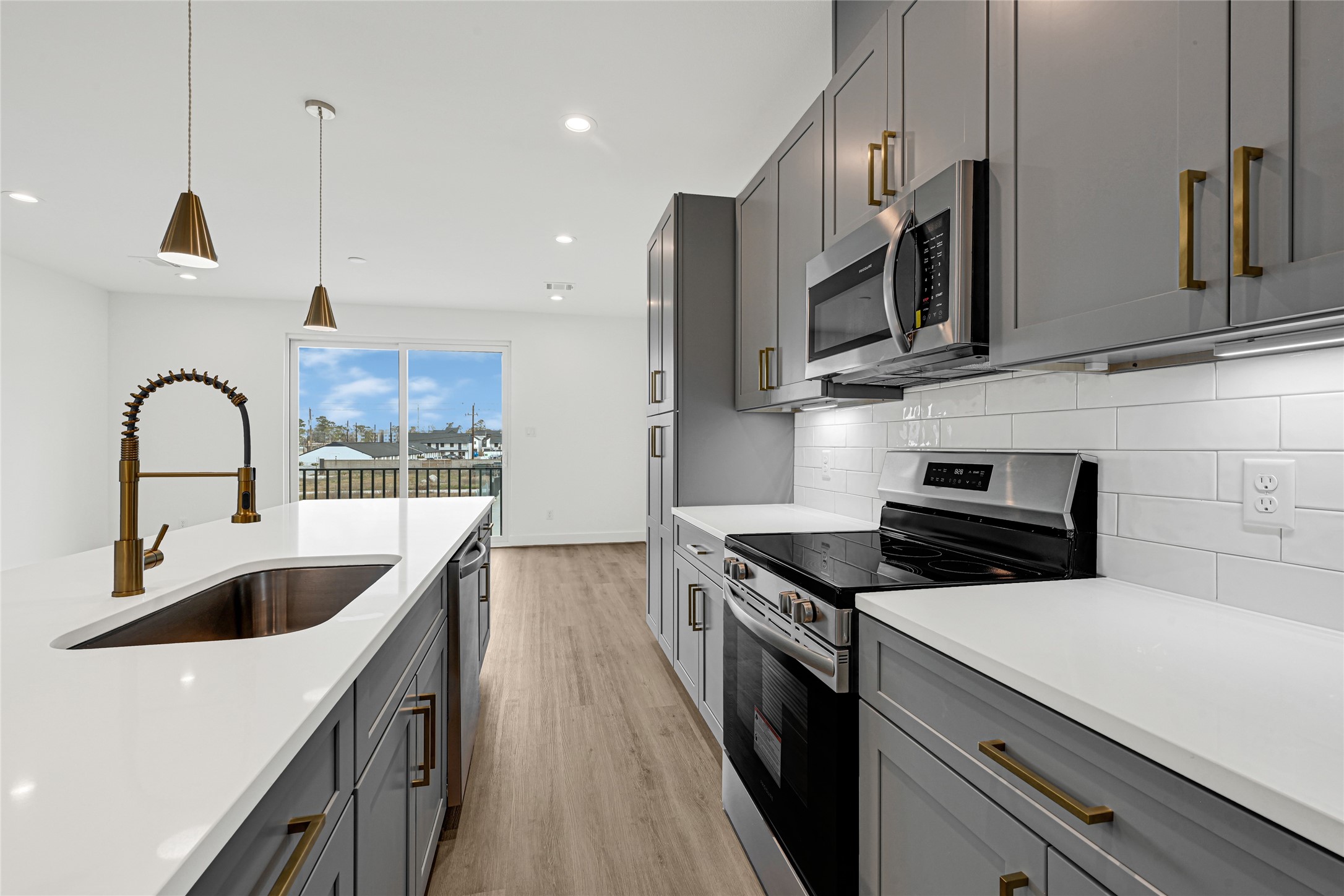 409 Alvia Run Lane Houston, TX 77018 - Photo 9 of 31