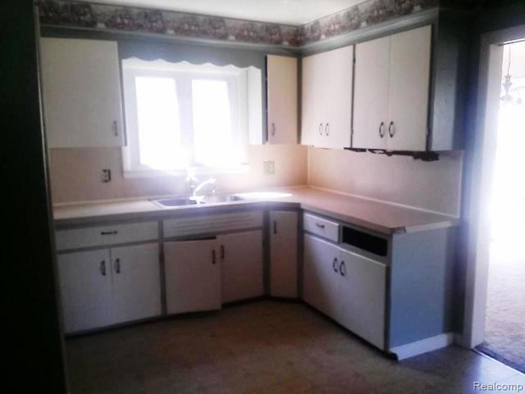 88 Mohawk Road Pontiac, MI 48341 - Photo 7 of 10 kt.jpg