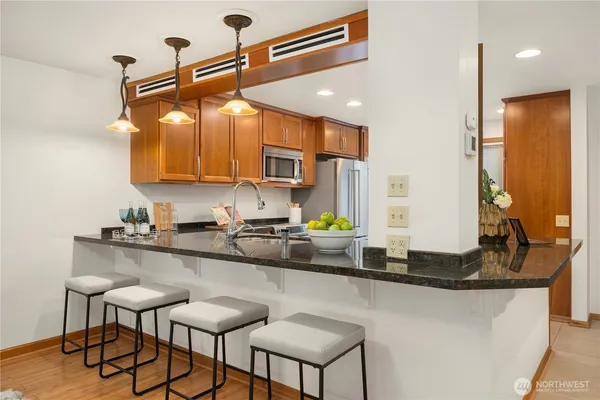 $875,000 | 6121 Northeast 175th Street, Unit A308, Kenmore, WA 98028