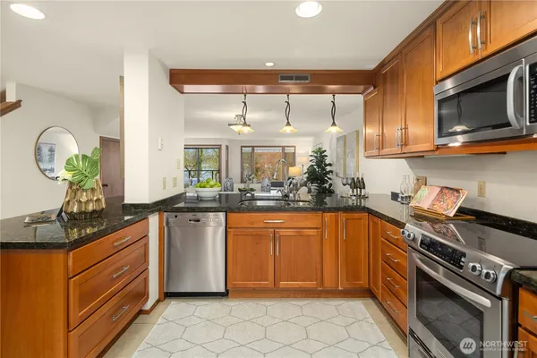 $875,000 | 6121 Northeast 175th Street, Unit A308, Kenmore, WA 98028